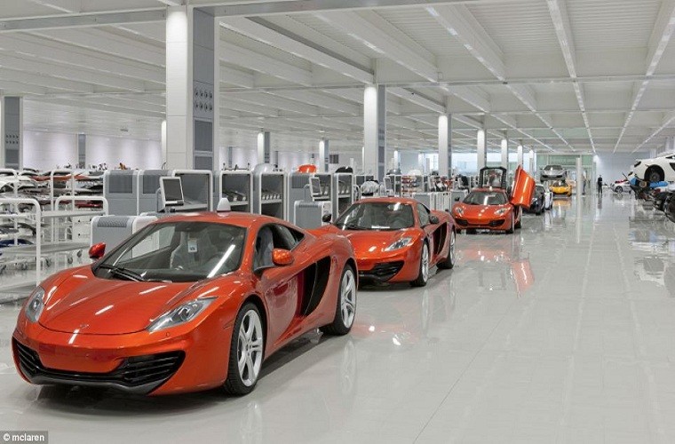 Siêu xe  McLaren MP4-12C trong nhà máy.